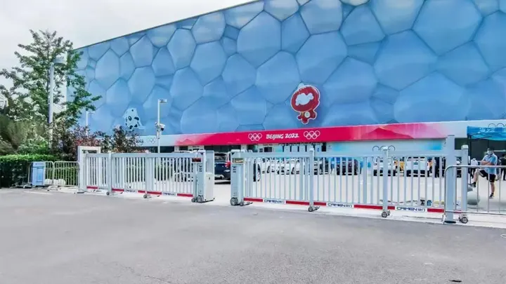 Water Cube electric gate